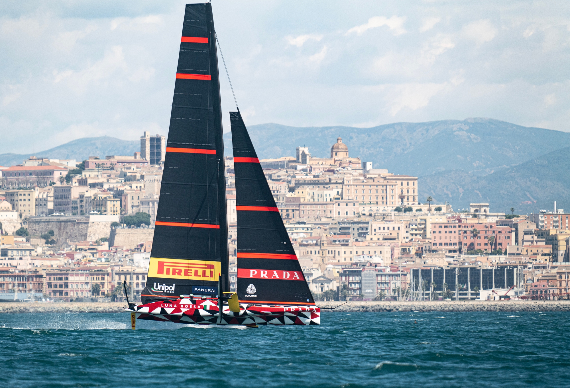 Luna Red Rising LUNA ROSSA RISING - 37th America's Cup