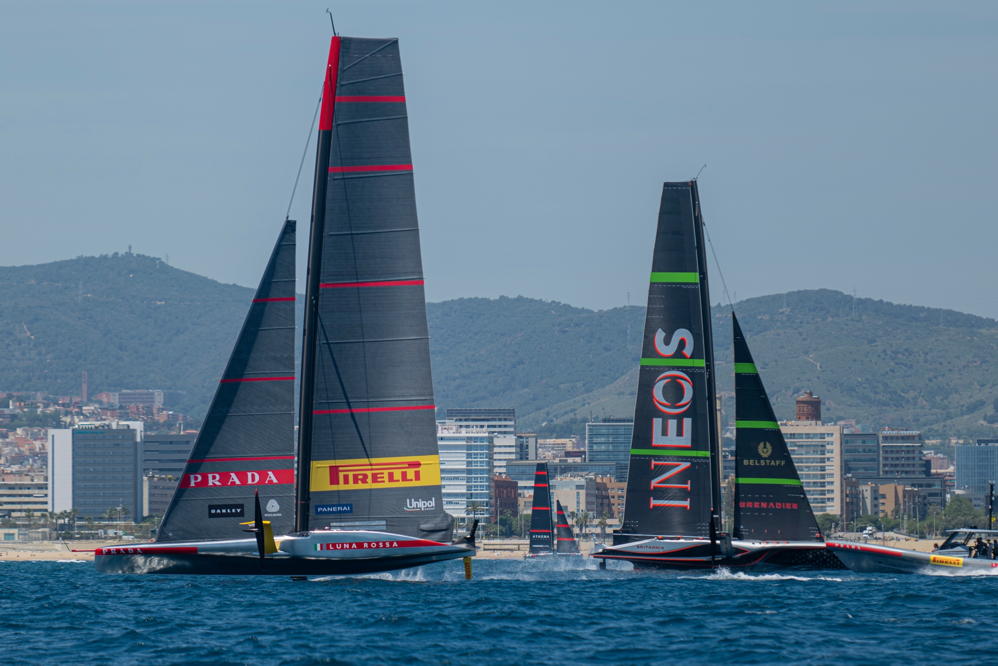 Luna Rossa Brilla nelle Acque di Barcellona Preparativi e Sfide in
