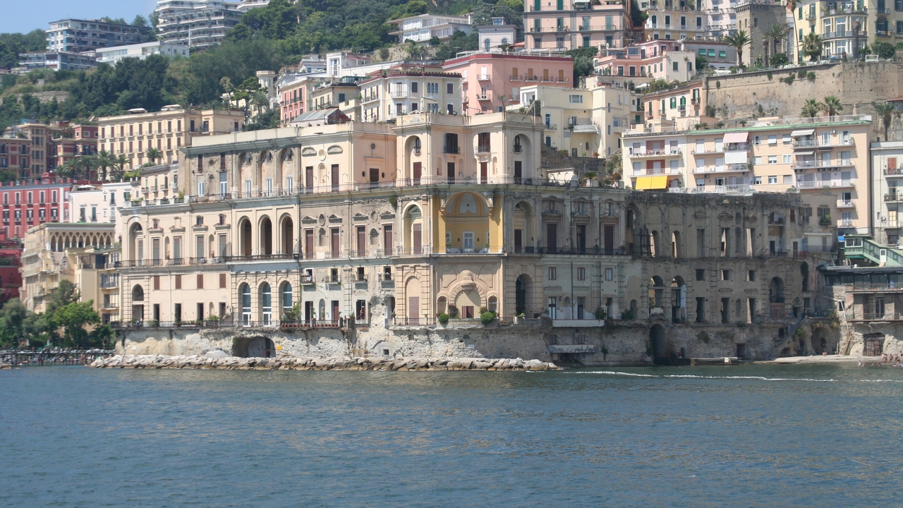 12 August 2010. Louis Vuitton 38th America's Cup - Views of Naples. Palazzo Donn' Anna   