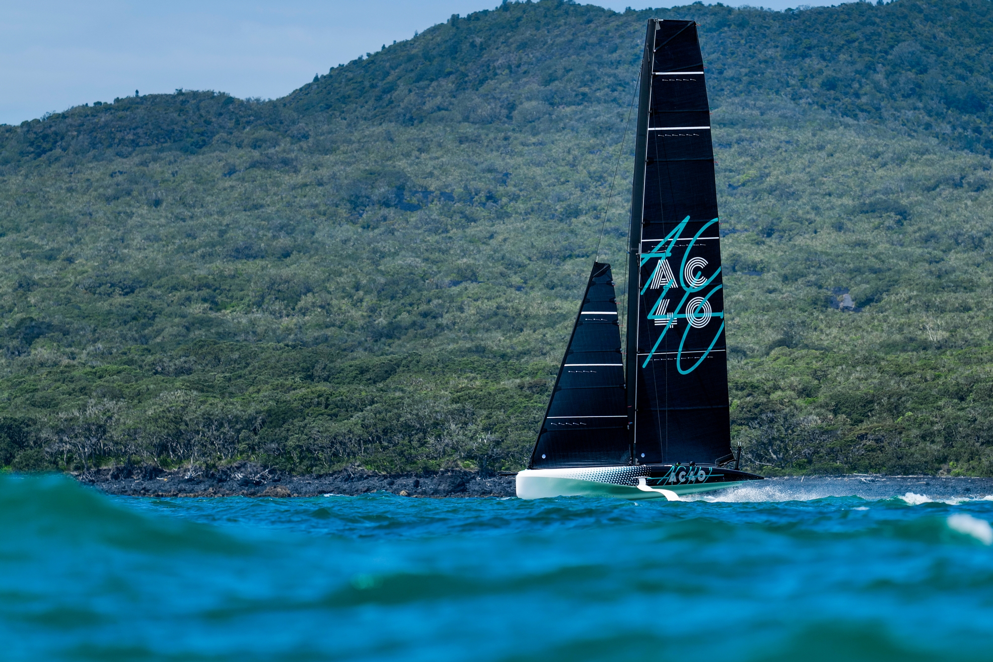 PUNCHING SWELLS - 37th America's Cup