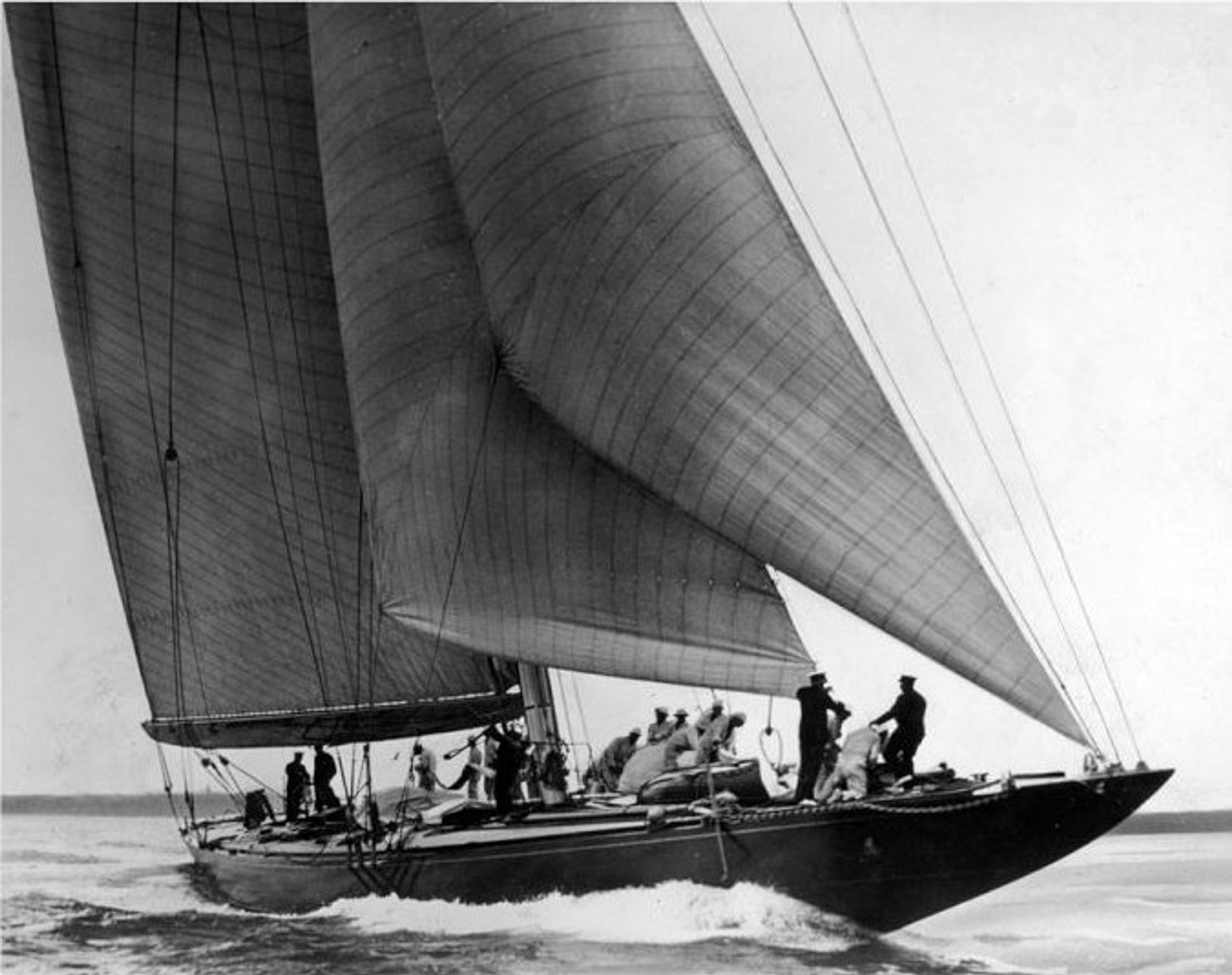 endeavor racing yacht